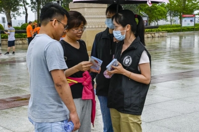 景美“警”更美！民警化身反诈“导游” 全力守护群众“钱袋子”