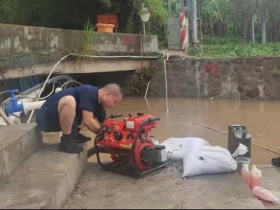 农耕缺水怎么办？梅江消防铺设六百米水带为他们送水解“渴”啦！