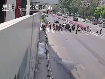 警方通报：大连轿车撞人逃逸案肇事者系投资失败报复社会