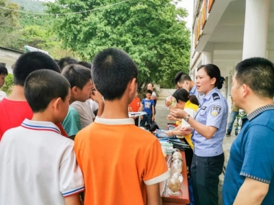 禁毒反诈教育进校园，一起向毒品诈骗说“NO”！