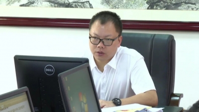 周小勇主持召开2021年度第八次政府常务会议