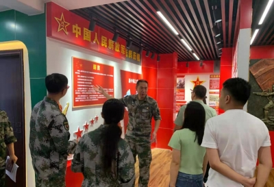 梅江区各镇（街道）武装部到长沙镇观摩基层武装部规范化建设情况