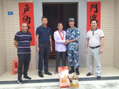 传递党的温暖！兴宁市人武部走访慰问“光荣在党50年”老党员