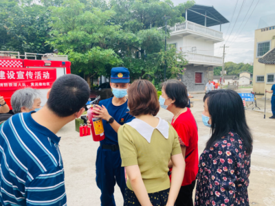 梅江区：“消防蓝”走村入户，为群众送上消防“安全符”！