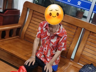 深夜，路边出现一名七旬老人的身影...民警火速赶到现场...