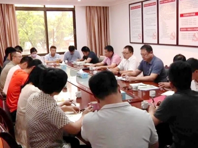 周小勇参加平远县府办第一支部党员大会并为党员授课