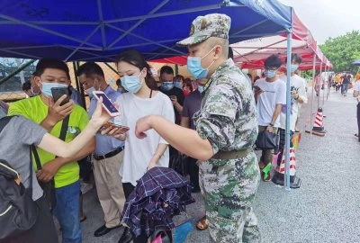 急时应急、战时应战！梅江区金山街道民兵队伍筑牢疫情防控安全线