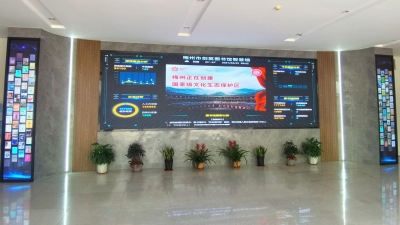 剑英图书馆“瀑布墙”上线！快来扫码把书“带回家”