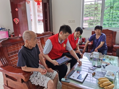 柜台“搬”进村委会，服务送到家门口！大埔农商银行上门为群众提供金融服务