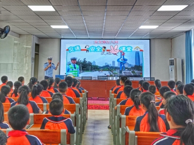 ​暑假前最后一节交通安全课，“蓝朋友”这样说…