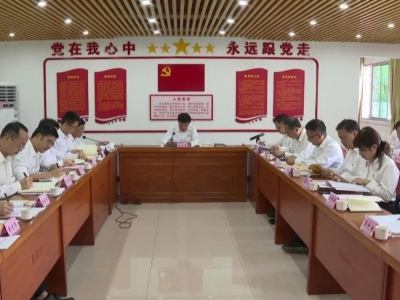 平远县委理论学习中心组到八尺镇角坑村开展革命传统教育