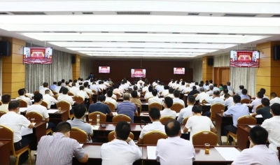 兴宁组织收看全省脱贫攻坚总结表彰大会 