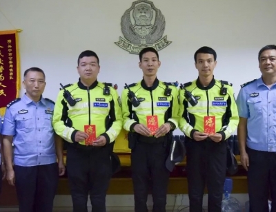 点赞！危急关头，兴宁铁骑冲进火场救出两位老人