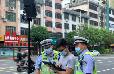 “声呐”警察在五华上岗！“路怒”一族要小心啦，别再乱鸣喇叭了~