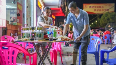你知道吗？“钟姨烧烤”背后，藏着一份最长情告白...