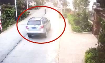 六年级小女孩横穿马路被撞飞，监控还原...