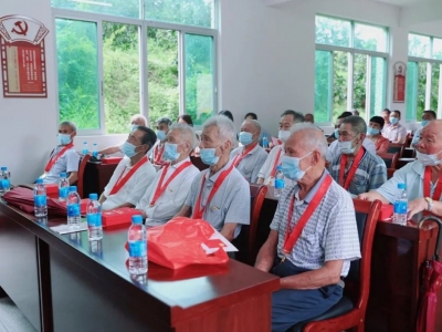 梁惠文到梅县区隆文镇坑美村开展“七一”慰问活动