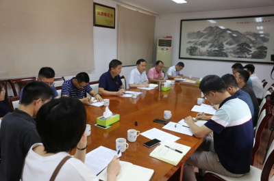 洪国华以普通党员身份参加市府办综合支部组织生活会并讲党课