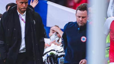 欧洲杯丹麦0:1芬兰，埃里克森突然倒地后急救送医