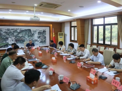 余其豹主持召开兴宁市委理论学习中心组专题学习会