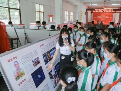 学习动态丨党史教育进校园 红色基因代代传！这场展览走进梅县区城东镇中心小学