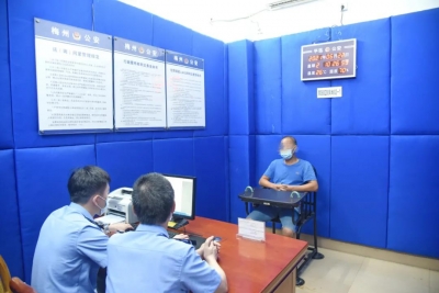 一男子在防疫检查站殴打工作人员？拘！