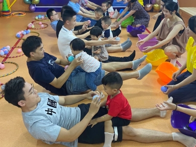 加油加油加油！今天这所幼儿园“爸”气十足...