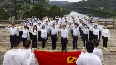 听，他们的铮铮誓言！今天，梅州100名新党员代表入党宣誓