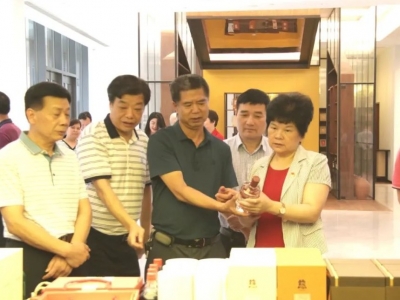 罗利娜率队进企业开展“暖企行动” 