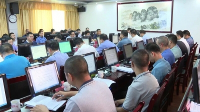 周小勇主持召开第13次平远县政府常务会议