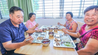 下楼就开饭、便宜又营养...梅州长者饭堂：爷爷奶奶们的幸福“食”光就在这→