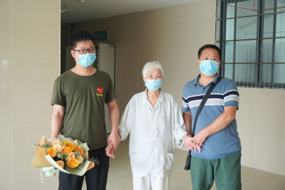 七旬老母亲走失4年，终于与儿子团聚了！为救助站的他们，点一百个赞！