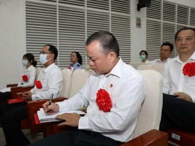 梅江区召开“两优一先”表彰大会：向先进看齐奋力谱写“诗画梅江、文明客都”绚丽篇章 