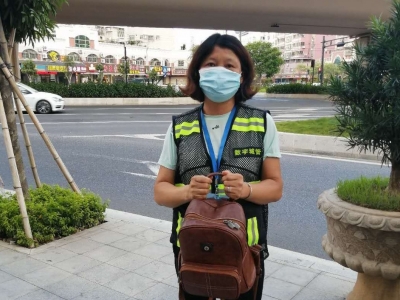 两部手机+证件！接娃回家途中背包弄丢了...幸亏遇见她！