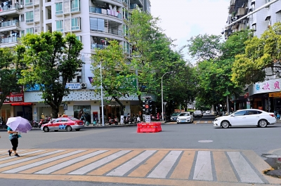 出行注意啦！梅城这个十字路口新增设临时红绿灯