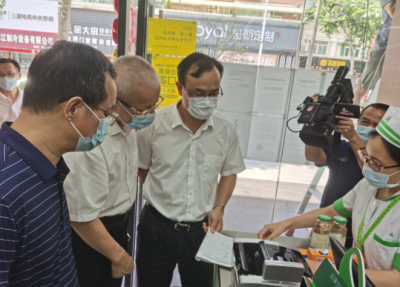 曾尚忠到梅江区、梅县区检查药店、商超、冷链场所疫情防控工作