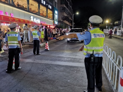 周末“不打烊”！梅州交警部门在城区开展夜查行动