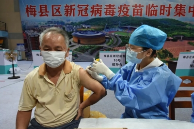 梅县区开通“绿色通道”，让老年人安心接种新冠疫苗！