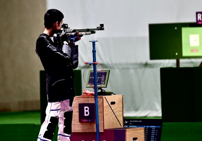 男子10米气步枪决赛：盛李豪摘银，杨皓然摘铜