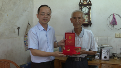 平远县开展“七一”走访慰问党员活动