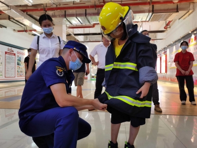 逛街也能“涨知识”！今天，“蓝朋友”把消防宣传“搬进”了商场~