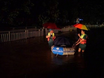 郑州遭遇有记录以来史上最强降雨，洪灾已造成市区12人死亡