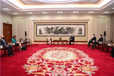 王毅：明确中方对中美关系的三条底线
