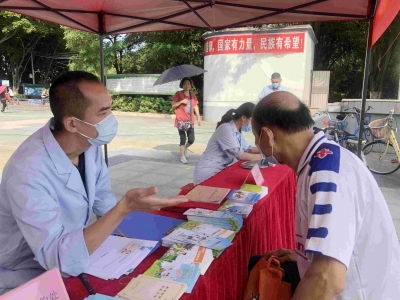 关爱老人健康！梅州举办2021年老年健康宣传周暨世界肝炎日宣传活动
