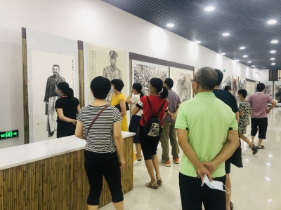 假期充电“忙”！蕉岭镇平中学教师参观“红色印记·光辉历程"建党100周年蕉岭书画摄影展