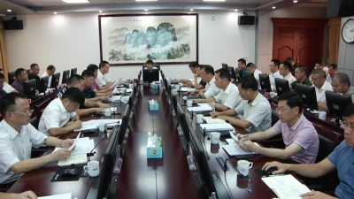 周小勇主持召开第12次县政府常务会议