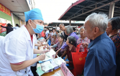关注口腔健康，品味老年幸福！梅县开展老年健康宣传周活动