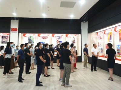 “光辉历程 红色记忆——庆祝中国共产党成立100周年电影海报展”在梅州巡展