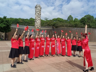 用歌声礼赞、用舞蹈抒情！梅县区群众载歌载舞庆祝中国共产党百年华诞