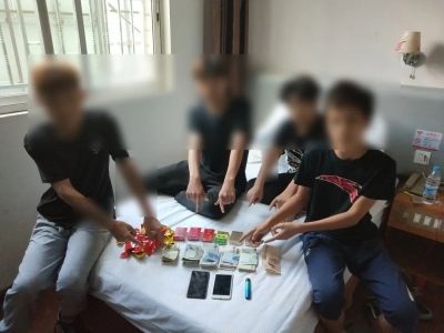 仅靠钻玻璃门缝就能入店盗窃？梅城这个团伙被一窝端